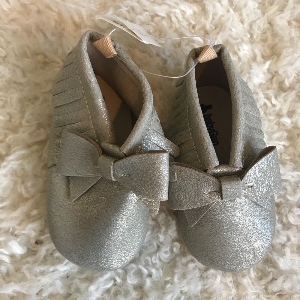 NWT baby gap gold bow fringe moccasins 12-18 mo